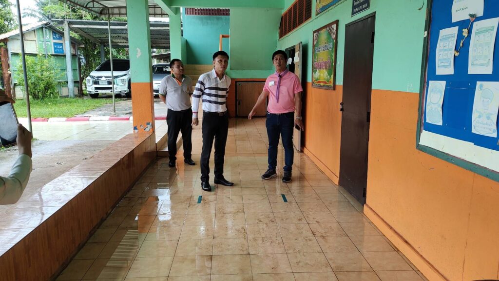 วัลงพื้นที่ตรวจเยี่ยมและให้กำลังใจ โรงเรียนในสังกัด ที่ประสบภัยน้ำท่วม จากเหตุฝนตกต่อเนื่องหลายวัน 6 13091