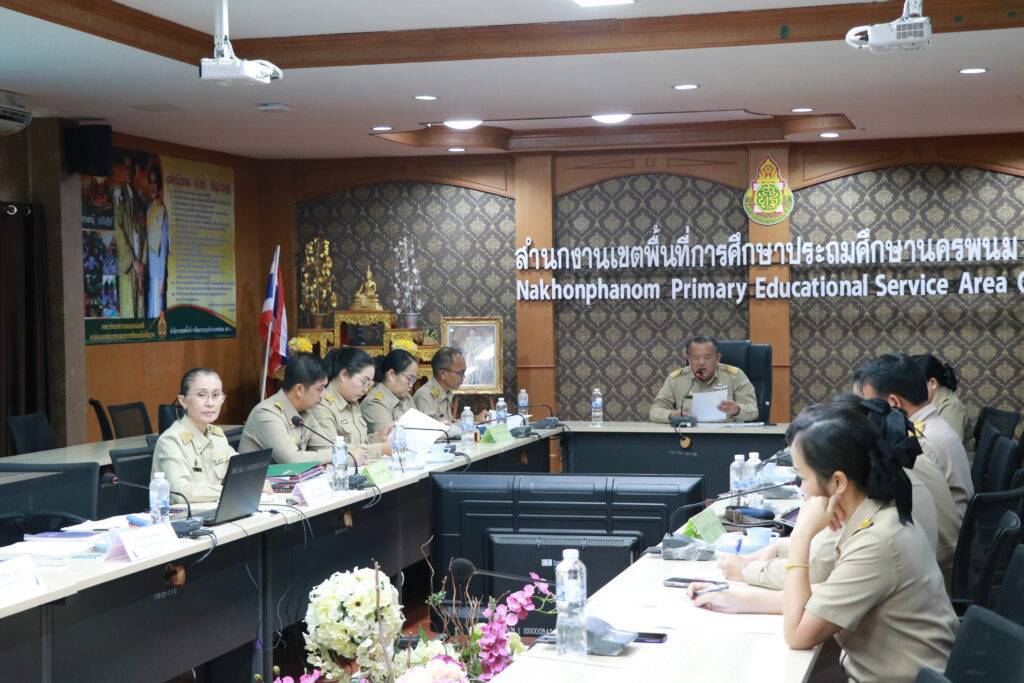 การประชุมโครงการขับเคลื่อนนโยบายการแก้ไขปัญหาเด็กที่อยู่นอกระบบการศึกษา เด็กตกหล่นและเด็กกลุ่มเสี่ยงให้กลับเข้าสู่ระบบการศึกษาประจำปีการศึกษา 2566 3 IMG 7949