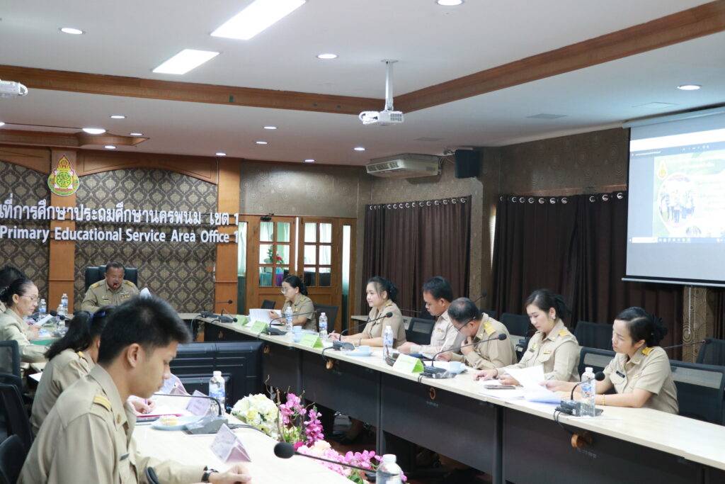 การประชุมโครงการขับเคลื่อนนโยบายการแก้ไขปัญหาเด็กที่อยู่นอกระบบการศึกษา เด็กตกหล่นและเด็กกลุ่มเสี่ยงให้กลับเข้าสู่ระบบการศึกษาประจำปีการศึกษา 2566 4 IMG 7951