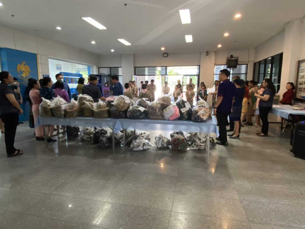 ร่วมพิธีรับมอบเครื่องแบบและเครื่องหมายประกอบเครื่องแบบลูกเสือ เนตรนารี ให้แก่นักเรียนที่ขาดแคลน 6 295390 0