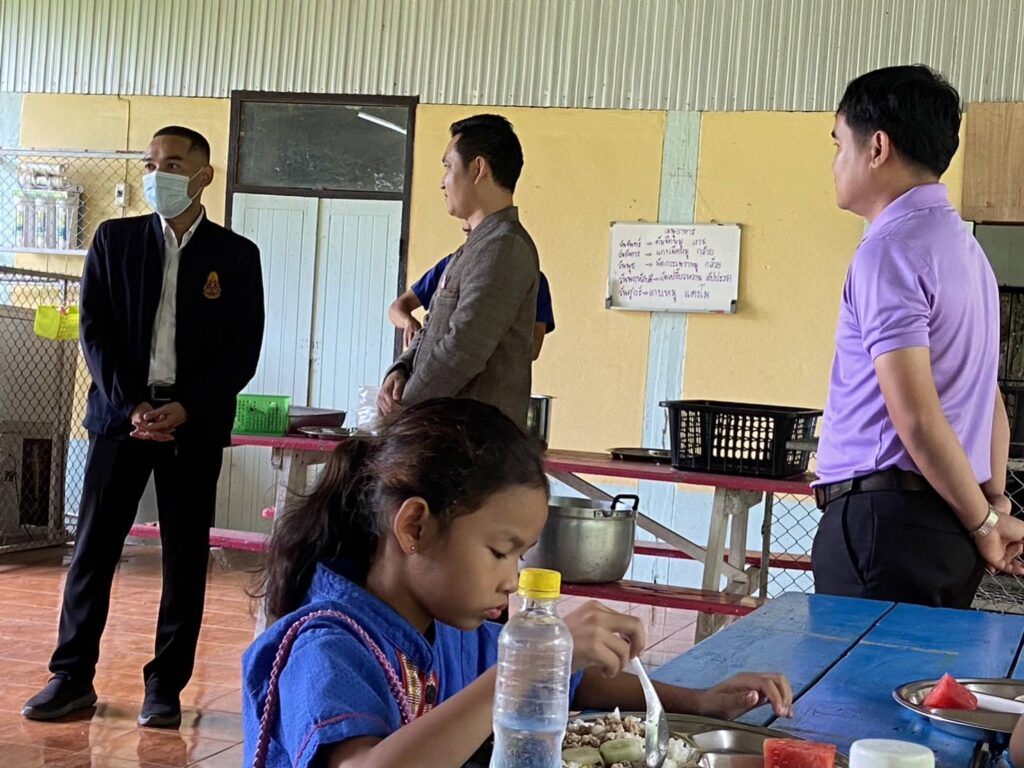 ลงพื้นที่ตรวจเยี่ยมการดำเนินงานโครงการอาหารกลางวันในโรงเรียนประถมศึกษา ร่วมกับ สำนักงาน ป.ป.ช. ประจำจังหวัดนครพนม 4 296068
