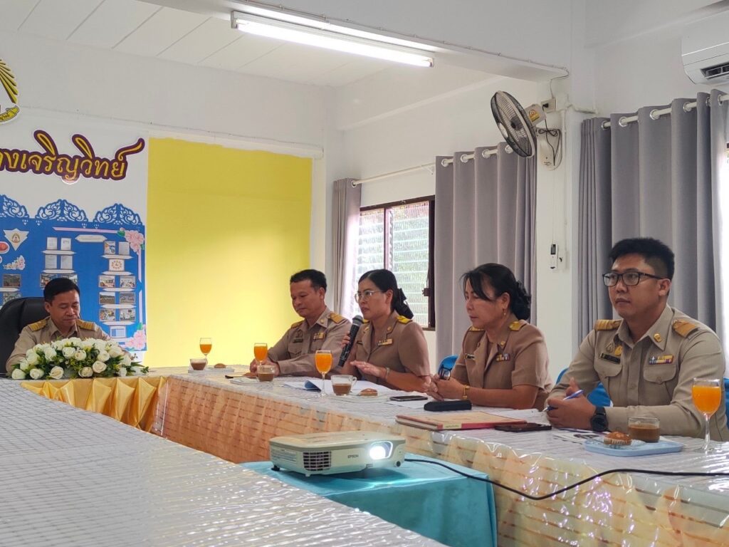 ตรวจสอบคุณภาพโรงเรียนคุณธรรม สพฐ. ระดับ 2 ดาว ดำเนินการตรวจสอบการดำเนินงานตามเกณฑ์โรงเรียนคุณธรรม สพฐ. ระดับ 2 ดาว ที่โรงเรียนดงสว่างเจริญวิทย์ อำเภอเมือง จังหวัดนครพนม 6 S 17014841