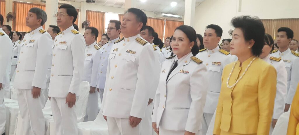ร่วมพิธีวางพวงมาลา ถวายราชสักการะ เนื่องในวันนวมินทรมหาราช ศาลายงใจยุทธ ศาลากลางจังหวัดนครพนม 5 57366