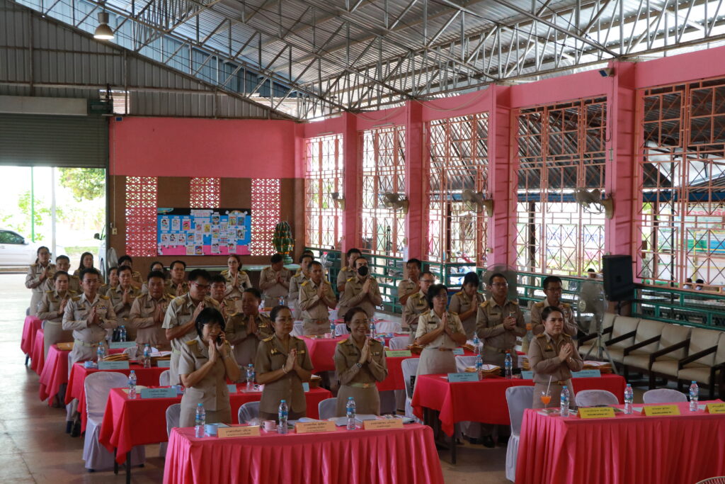 การประชุมประธานเครือข่ายสถานศึกษา, รองผู้อำนวยการสำนักงานเขตพื้นที่การศึกษา, นายกสมาคมผู้บริหารสถานศึกษา, ผู้อำนวยการกลุ่ม, ผู้อำนวยการหน่วยตรวจสอบภายในและผู้บริหารสถานศึกษา สำนักงานเขตพื้นที่การศึกษาประถมศึกษานครพนม เขต 1 สัญจร ครั้งที่ 1 ประจำปีงบประมาณ 2567 4 IMG 2882