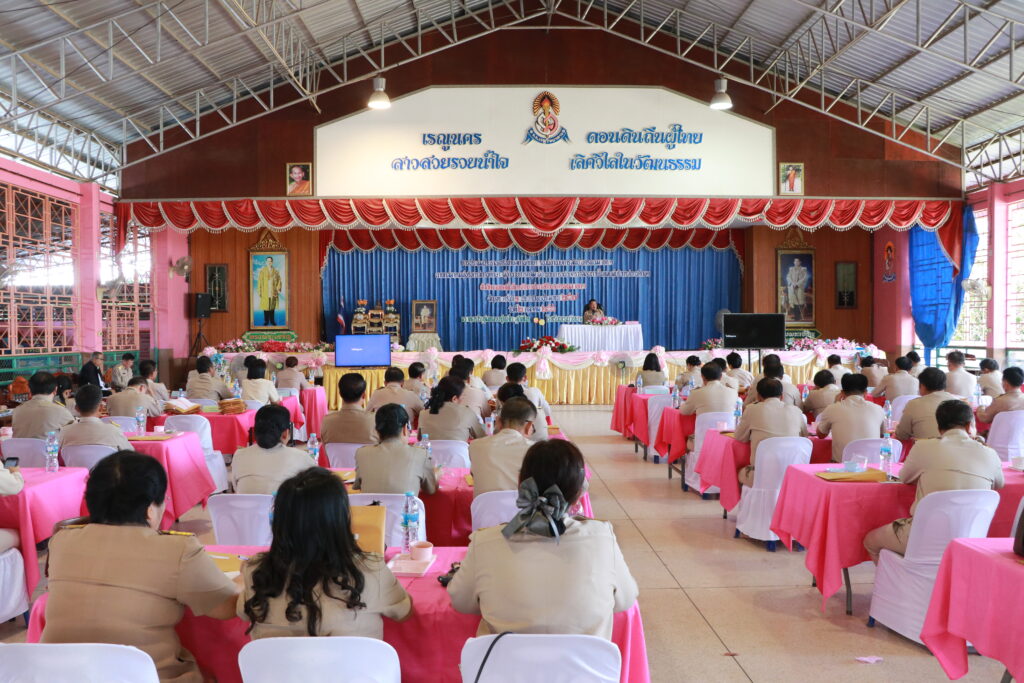 การประชุมประธานเครือข่ายสถานศึกษา, รองผู้อำนวยการสำนักงานเขตพื้นที่การศึกษา, นายกสมาคมผู้บริหารสถานศึกษา, ผู้อำนวยการกลุ่ม, ผู้อำนวยการหน่วยตรวจสอบภายในและผู้บริหารสถานศึกษา สำนักงานเขตพื้นที่การศึกษาประถมศึกษานครพนม เขต 1 สัญจร ครั้งที่ 1 ประจำปีงบประมาณ 2567 5 IMG 2958