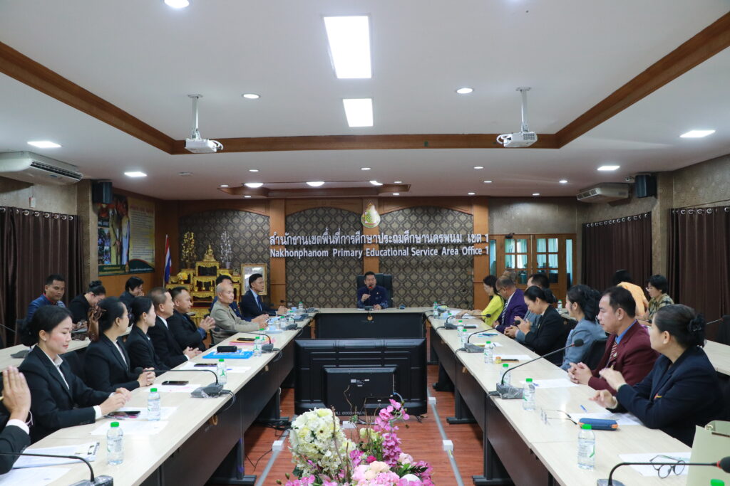 รับรายงานตัวข้าราชการครูและบุคลากรทางการศึกษาที่ได้รับการคัดเลือกให้ดำรงตำแหน่ง ผู้อำนวยการสถานศึกษา และรองผู้อำนวยการสถานศึกษา สังกัดสำนักงานเขตพื้นที่การศึกษาประถมศึกษานครพนม เขต 1 2 IMG 3578