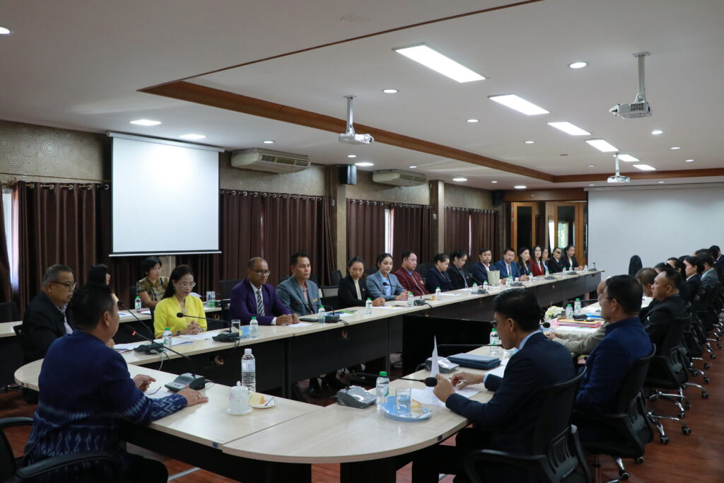 รับรายงานตัวข้าราชการครูและบุคลากรทางการศึกษาที่ได้รับการคัดเลือกให้ดำรงตำแหน่ง ผู้อำนวยการสถานศึกษา และรองผู้อำนวยการสถานศึกษา สังกัดสำนักงานเขตพื้นที่การศึกษาประถมศึกษานครพนม เขต 1 3 IMG 3625