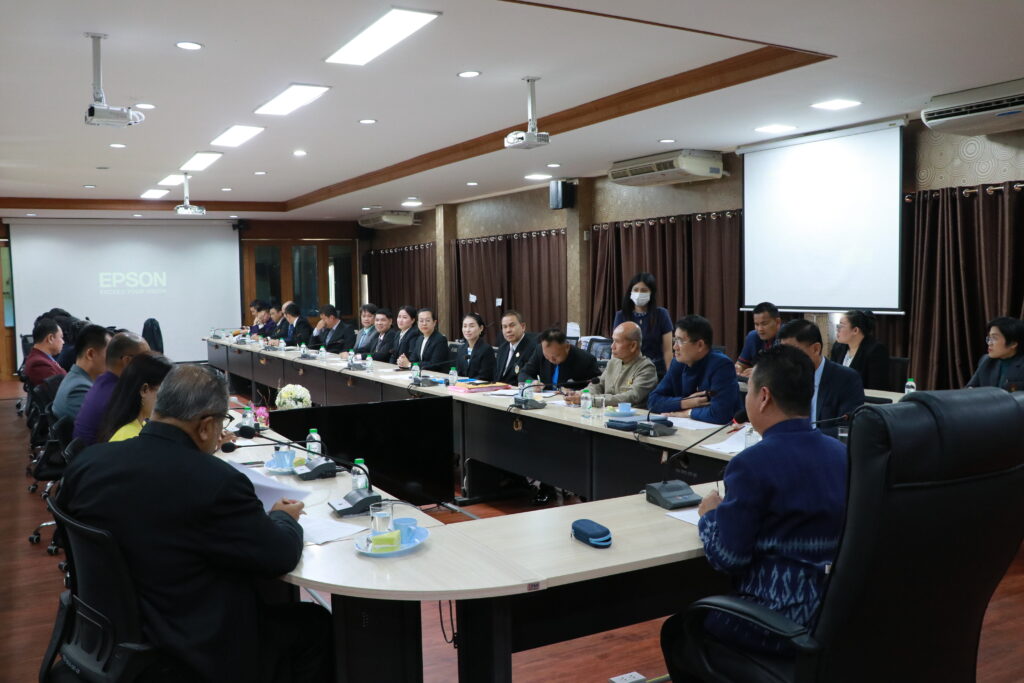 รับรายงานตัวข้าราชการครูและบุคลากรทางการศึกษาที่ได้รับการคัดเลือกให้ดำรงตำแหน่ง ผู้อำนวยการสถานศึกษา และรองผู้อำนวยการสถานศึกษา สังกัดสำนักงานเขตพื้นที่การศึกษาประถมศึกษานครพนม เขต 1 4 IMG 3633