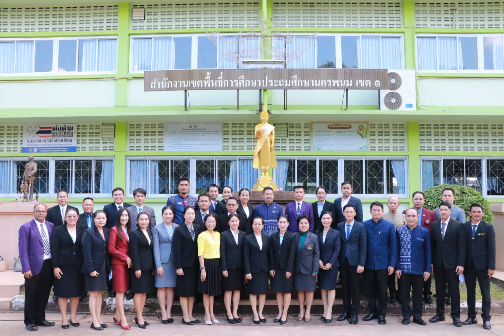 รับรายงานตัวข้าราชการครูและบุคลากรทางการศึกษาที่ได้รับการคัดเลือกให้ดำรงตำแหน่ง ผู้อำนวยการสถานศึกษา และรองผู้อำนวยการสถานศึกษา สังกัดสำนักงานเขตพื้นที่การศึกษาประถมศึกษานครพนม เขต 1 7 IMG 3673
