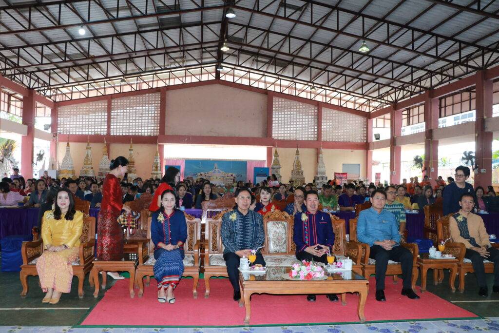 พิธีเปิดการแข่งขันงานศิลปหัตถกรรมนักเรียน ครั้งที่ 71 ปีการศึกษา 2566 ระดับเขตพื้นที่การศึกษา ในระหว่างวันที่ 9-11 ตุลาคม 2566 ณ โรงเรียนสุนทรวิจิตร(บำรุงวิทยา) อำเภอเมือง จังหวัดนครพนม 1 IMG 3775