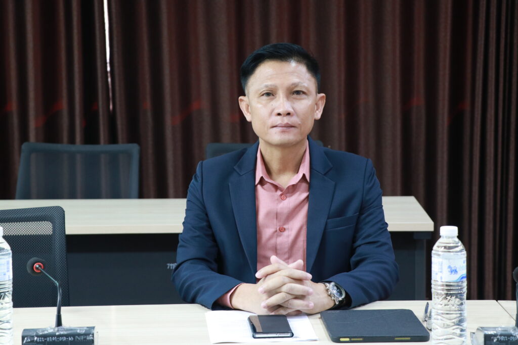 การประชุมคณะกรรมการพิจารณาตรวจสอบคุณสมบัติของข้าราชการ ลูกจ้างประจำ(หมวดฝีมือ)และพนักงานราชการ เพื่อเสนอขอพระราชทานเครื่องราชอิสริยาภรณ์ และเหรียญจักรพรรดิมาลา ประจำปี 2567 ครั้งที่ 1/2566 2 IMG 5121 1
