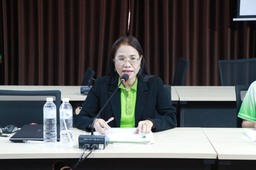 การประชุมคณะกรรมการพิจารณาตรวจสอบคุณสมบัติของข้าราชการ ลูกจ้างประจำ(หมวดฝีมือ)และพนักงานราชการ เพื่อเสนอขอพระราชทานเครื่องราชอิสริยาภรณ์ และเหรียญจักรพรรดิมาลา ประจำปี 2567 ครั้งที่ 1/2566 4 IMG 5208