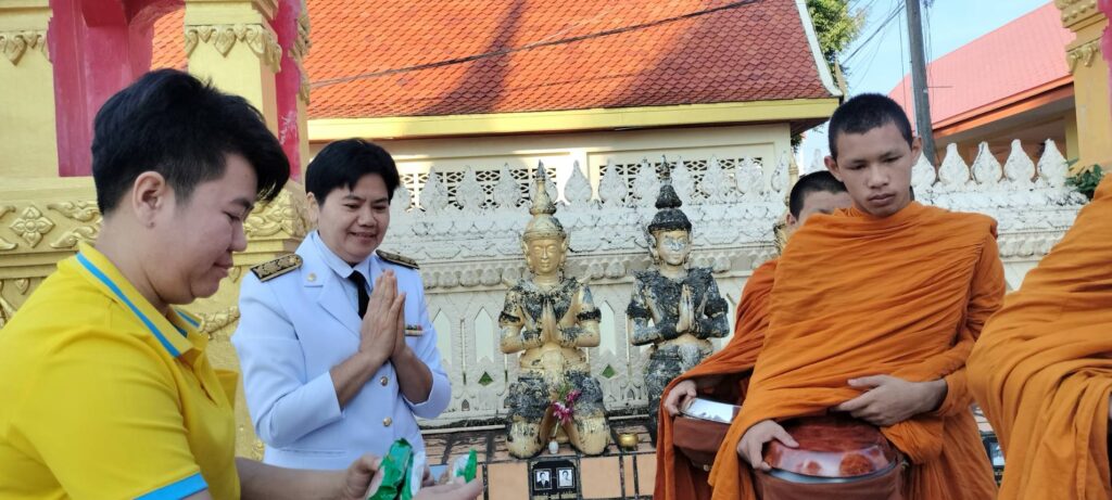 ร่วมพิธีสวดพระพุทธมนต์และพิธีทำบุญตักบาตรถวายพระราชกุศล เนื่องในวันสมเด็จพระมหาธีรราชเจ้า 6 201467