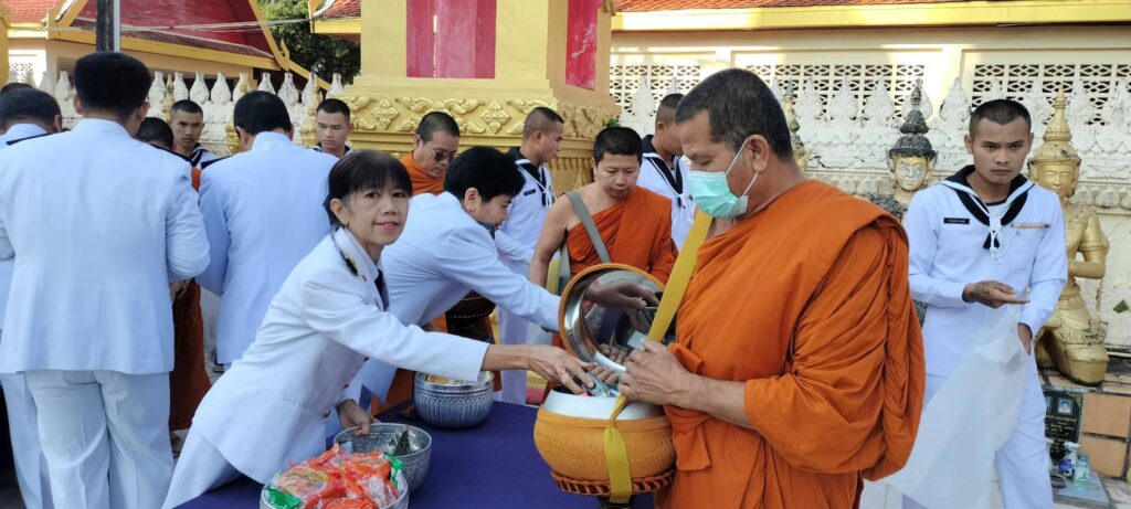 ร่วมพิธีสวดพระพุทธมนต์และพิธีทำบุญตักบาตรถวายพระราชกุศล เนื่องในวันสมเด็จพระมหาธีรราชเจ้า 3 201497