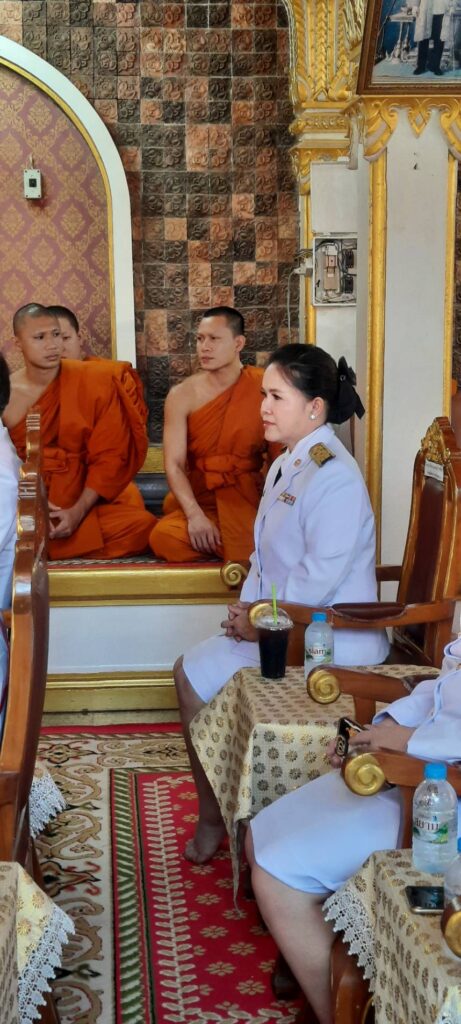 ร่วมพิธีทอดถวายผ้าพระกฐินพระราชทาน พระบาทสมเด็จพระเจ้าอยู่หัว ทรงพระกรุณาโปรดเกล้าฯ พระราชทานผ้าพระกฐินให้ มหาวิทยาลัยขอนแก่น นำมาทอดถวายแก่พระสงฆ์ผู้จำพรรษากาลถ้วนไตรมาส ณ วัดพระธาตุพนมวรมหาวิหาร 4 64024