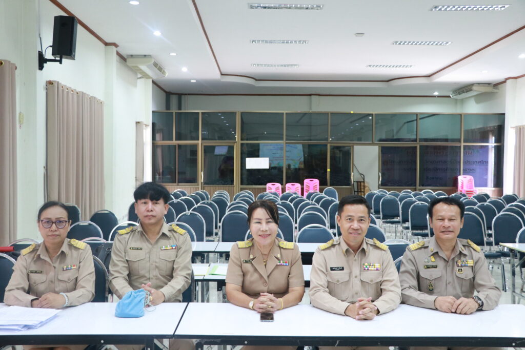 การประชุมสร้างความรู้ความเข้าใจและจัดจ้างตำแหน่งพี่เลี้ยงเด็กพิการ ประจำปีงบประมาณ พ.ศ. 2567 สพป.นครพนม เขต 1 5 IMG 7411