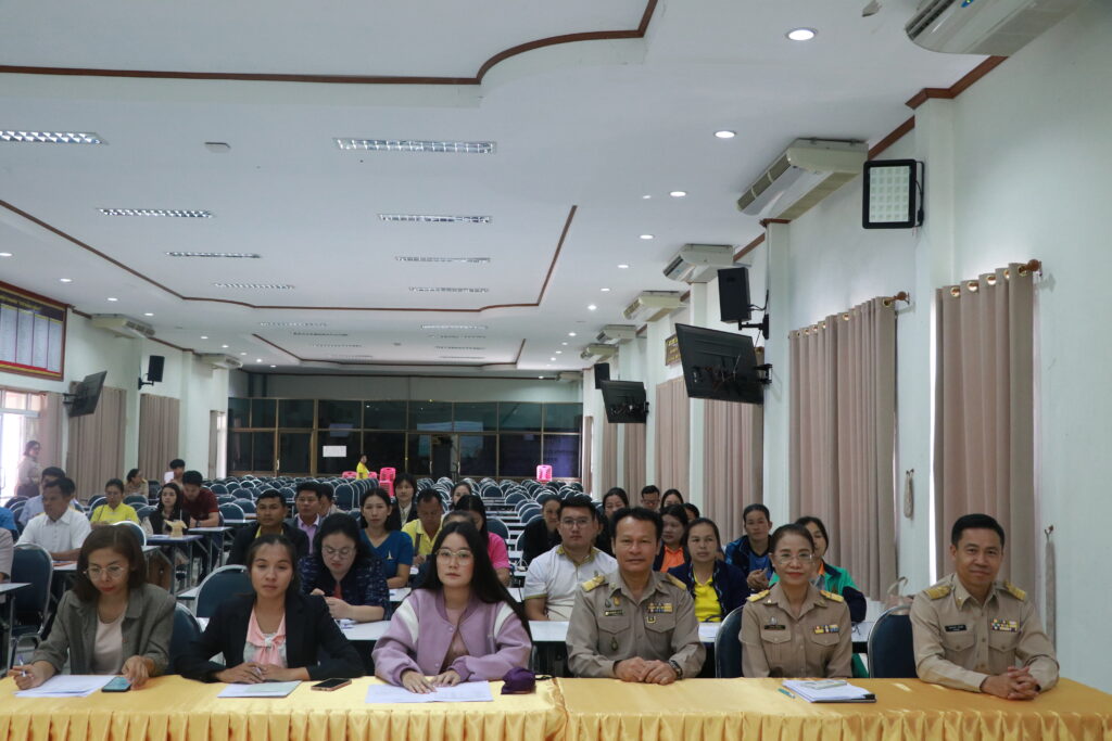 การประชุมสร้างความรู้ความเข้าใจและจัดจ้างตำแหน่งพี่เลี้ยงเด็กพิการ ประจำปีงบประมาณ พ.ศ. 2567 สพป.นครพนม เขต 1 7 IMG 7423