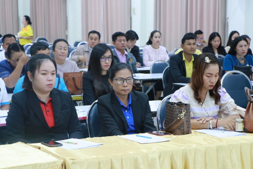 การประชุมสร้างความรู้ความเข้าใจและจัดจ้างตำแหน่งพี่เลี้ยงเด็กพิการ ประจำปีงบประมาณ พ.ศ. 2567 สพป.นครพนม เขต 1 9 IMG 7435