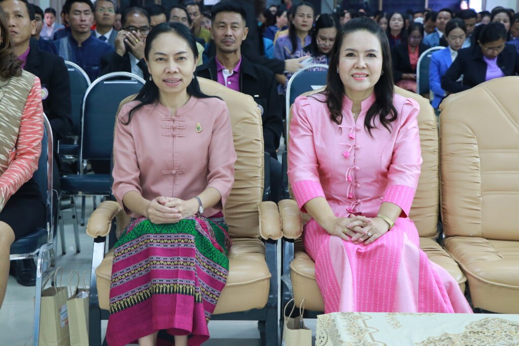 ร่วมเป็นเกียรติในพิธีมอบประกาศเกียรติคุณ(สถานประกอบกิจการ สถานศึกษาจังหวัดนครพนม) สำนักงานสวัสดิการและคุ้มครองแรงงานจังหวัดนครพนม 3 IMG 8232