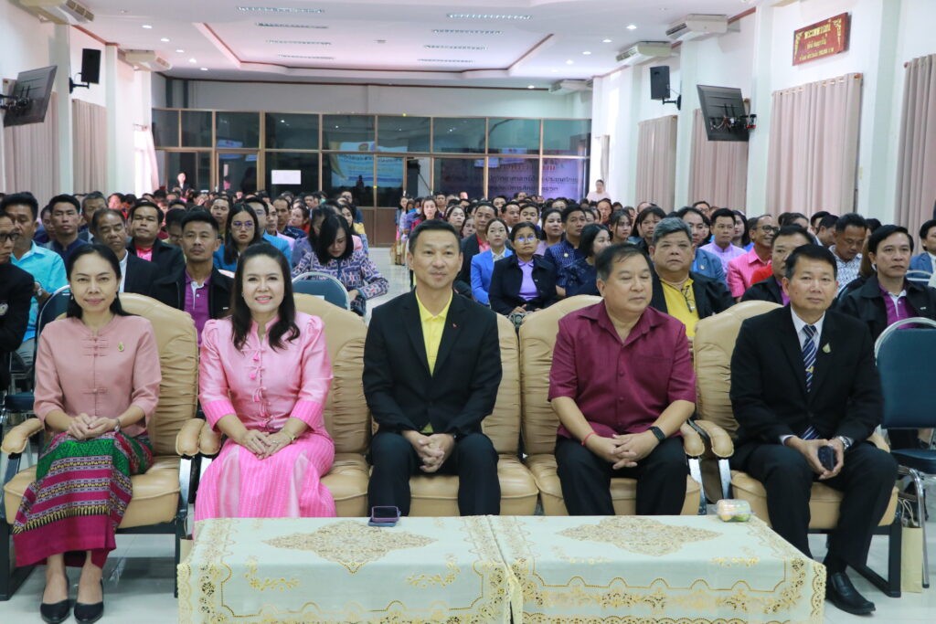 ร่วมเป็นเกียรติในพิธีมอบประกาศเกียรติคุณ(สถานประกอบกิจการ สถานศึกษาจังหวัดนครพนม) สำนักงานสวัสดิการและคุ้มครองแรงงานจังหวัดนครพนม 2 IMG 8250
