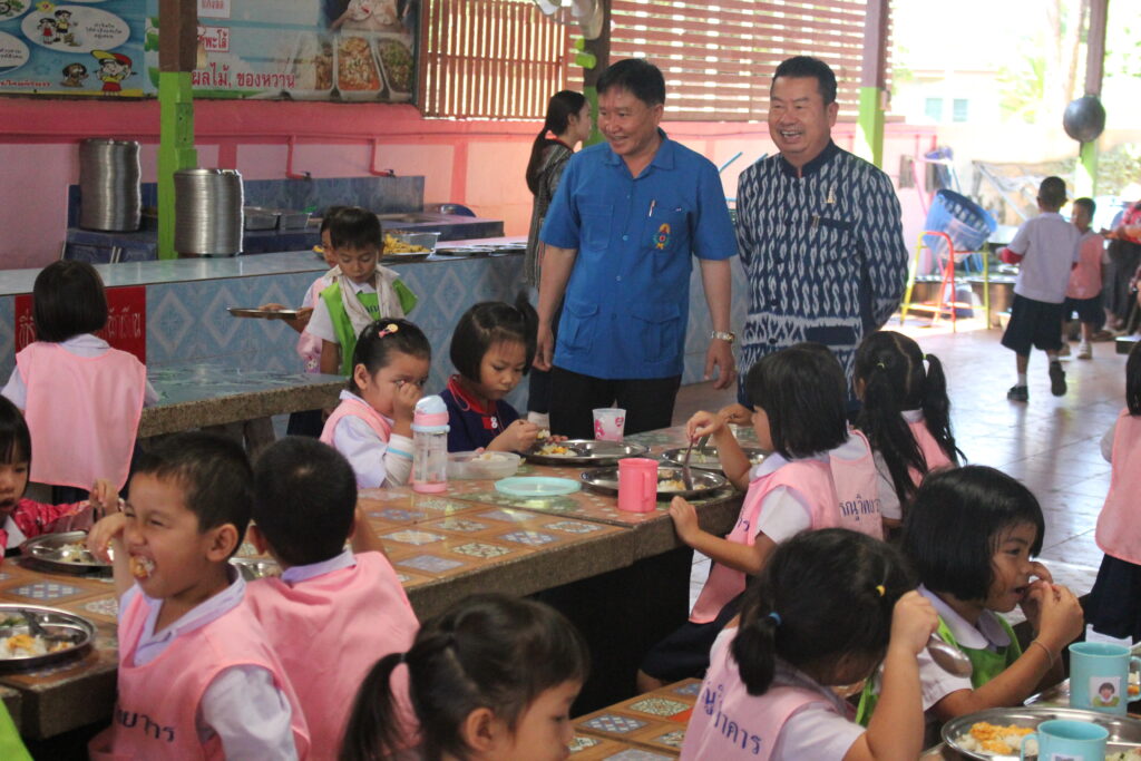 ตรวจเยี่ยมให้กำลังใจ ผู้บริหารสถานศึกษา ครู บุคลากรทางการศึกษา และนักเรียน ในการจัดการเรียนการสอน ภาคเรียนที่ 2 ปีการศึกษา 2566 1 IMG 8474 2