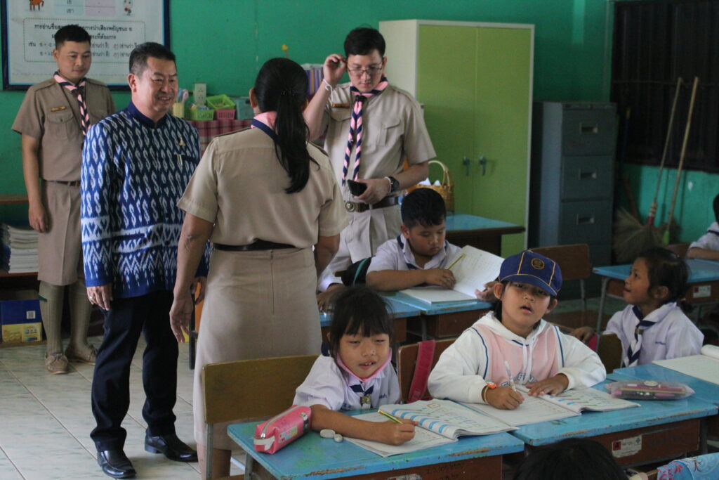 ตรวจเยี่ยมให้กำลังใจ ผู้บริหารสถานศึกษา ครู บุคลากรทางการศึกษา และนักเรียน ในการจัดการเรียนการสอน ภาคเรียนที่ 2 ปีการศึกษา 2566 5 IMG 8498