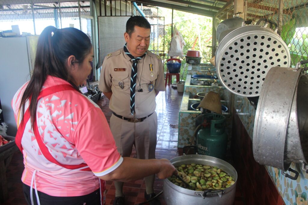 พิธีเปิดโครงการฝึกอบรม ลูกเสือจิตอาสาพระราชทานในสถานศึกษา ณ โรงเรียนบ้านหนองสะโน และตรวจเยี่ยมให้กำลังใจ ผู้บริหารสถานศึกษา ครูฯ ณ โรงเรียนบ้านหนองหญ้าม้า อำเภอธาตุพนม และโรงเรียนบ้านนายอน้อย 8 LINE ALBUM 201166 ๒๓๑๑๒๐ 17