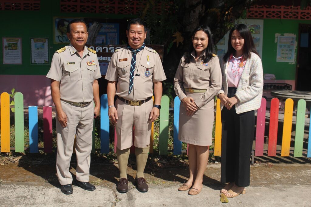 พิธีเปิดโครงการฝึกอบรม ลูกเสือจิตอาสาพระราชทานในสถานศึกษา ณ โรงเรียนบ้านหนองสะโน และตรวจเยี่ยมให้กำลังใจ ผู้บริหารสถานศึกษา ครูฯ ณ โรงเรียนบ้านหนองหญ้าม้า อำเภอธาตุพนม และโรงเรียนบ้านนายอน้อย 5 LINE ALBUM 201166 ๒๓๑๑๒๐ 6