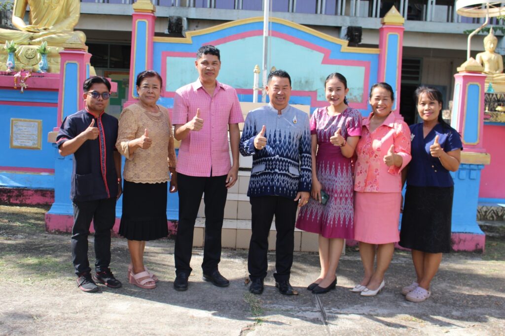 ตรวจเยี่ยมให้กำลัง ผู้บริหารสถานศึกษา ครู บุคลากรทางการศึกษาและนักเรียน ในการจัดการเรียนการสอน ภาคเรียนที่ 2 ปีการศึกษา 2566 อำเภอธาตุพนม จังหวัดนครพนม 1 LINE ALBUM ตรวจเยี่ยม66 ๒๓๑๑๐๗ 0
