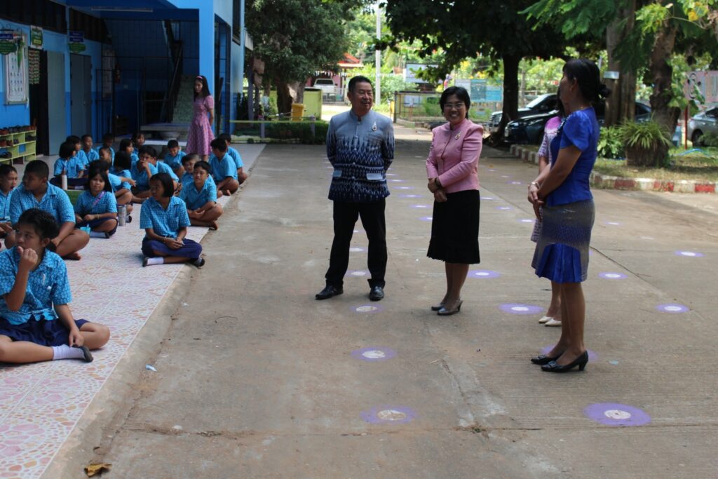 ตรวจเยี่ยมให้กำลัง ผู้บริหารสถานศึกษา ครู บุคลากรทางการศึกษาและนักเรียน ในการจัดการเรียนการสอน ภาคเรียนที่ 2 ปีการศึกษา 2566 อำเภอธาตุพนม จังหวัดนครพนม 9 LINE ALBUM ตรวจเยี่ยม66 ๒๓๑๑๐๗ 20