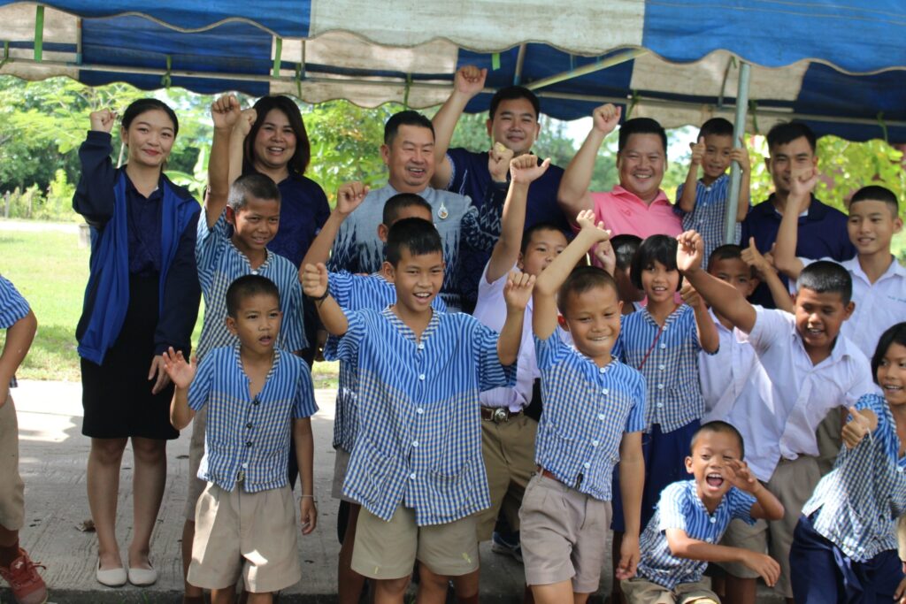ตรวจเยี่ยมให้กำลัง ผู้บริหารสถานศึกษา ครู บุคลากรทางการศึกษาและนักเรียน ในการจัดการเรียนการสอน ภาคเรียนที่ 2 ปีการศึกษา 2566 อำเภอธาตุพนม จังหวัดนครพนม 5 LINE ALBUM ตรวจเยี่ยม66 ๒๓๑๑๐๗ 23