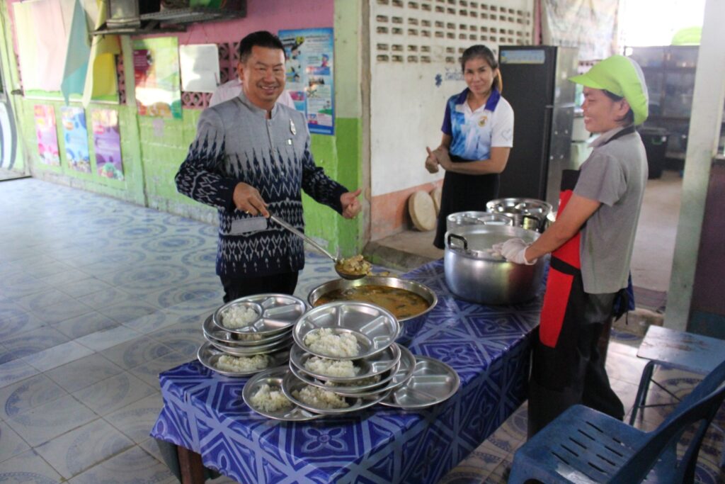 ตรวจเยี่ยมให้กำลัง ผู้บริหารสถานศึกษา ครู บุคลากรทางการศึกษาและนักเรียน ในการจัดการเรียนการสอน ภาคเรียนที่ 2 ปีการศึกษา 2566 อำเภอธาตุพนม จังหวัดนครพนม 6 LINE ALBUM ตรวจเยี่ยม66 ๒๓๑๑๐๗ 39