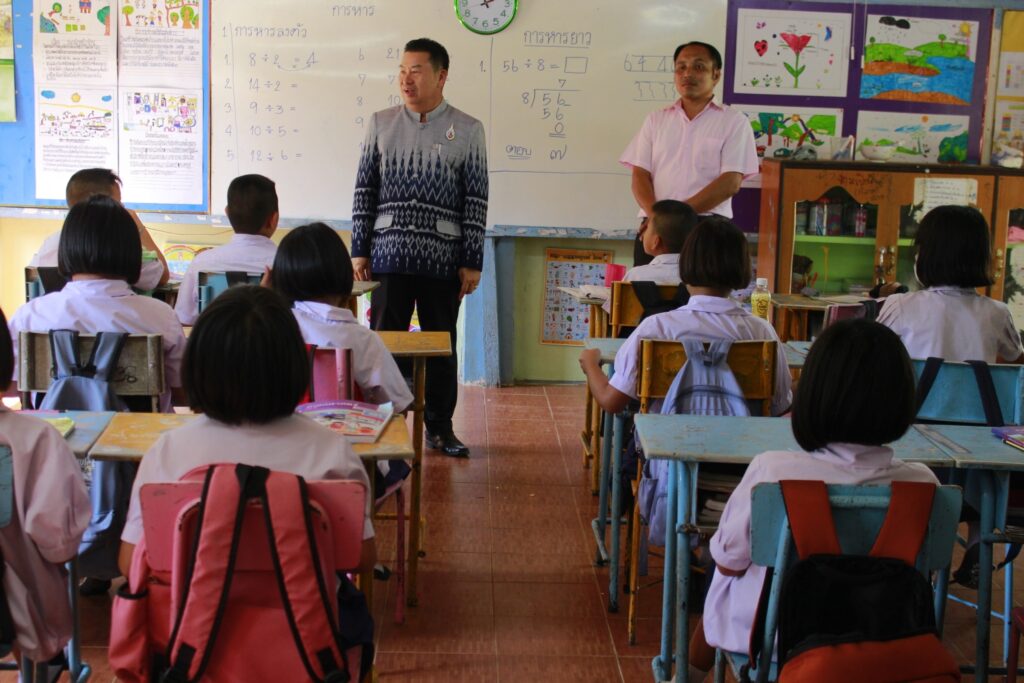 ตรวจเยี่ยมให้กำลัง ผู้บริหารสถานศึกษา ครู บุคลากรทางการศึกษาและนักเรียน ในการจัดการเรียนการสอน ภาคเรียนที่ 2 ปีการศึกษา 2566 อำเภอธาตุพนม จังหวัดนครพนม 7 LINE ALBUM ตรวจเยี่ยม66 ๒๓๑๑๐๗ 42