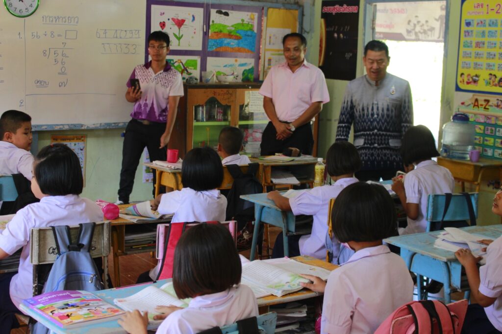ตรวจเยี่ยมให้กำลัง ผู้บริหารสถานศึกษา ครู บุคลากรทางการศึกษาและนักเรียน ในการจัดการเรียนการสอน ภาคเรียนที่ 2 ปีการศึกษา 2566 อำเภอธาตุพนม จังหวัดนครพนม 8 LINE ALBUM ตรวจเยี่ยม66 ๒๓๑๑๐๗ 46