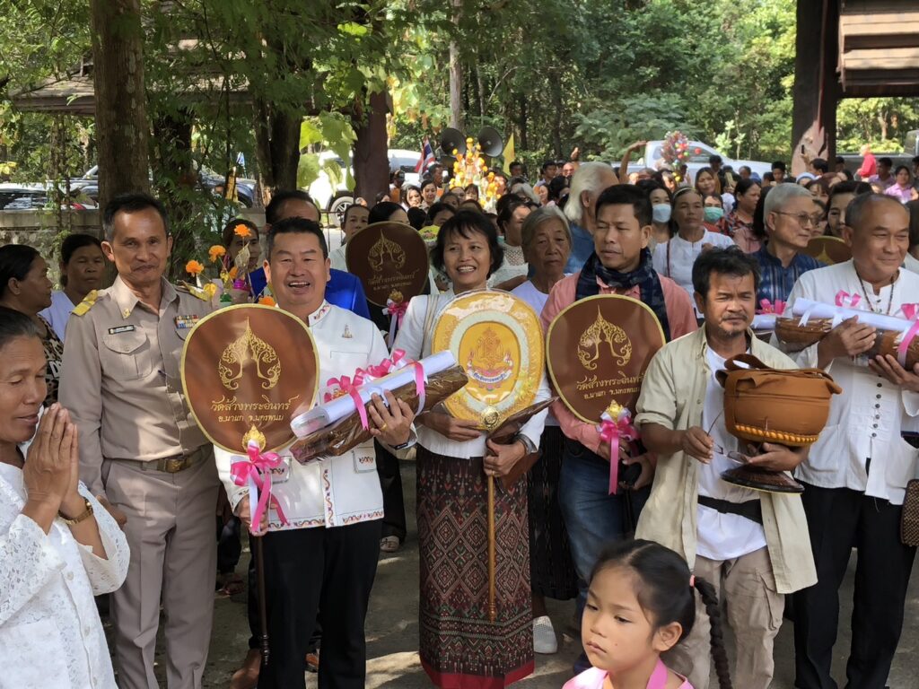 ร่วมทำบุญตักบาตร ถวายภัตตาหารและทอดกฐินสามัคคี เนื่องในงานบุญกฐินสามัคคีวัดส้างพระอินทร์ ประจำปี 2566 5 S 2670637