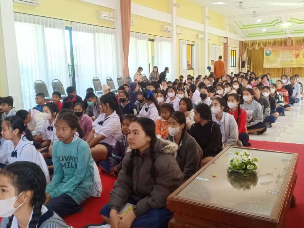 ร่วมกิจกรรม "วันรวมพลังเด็กดี V-STAR" โครงการผู้นำฟื้นฟูศีลธรรมโลก ณ วัดศรีเทพประดิษฐาราม จ.นครพนม 4 610304