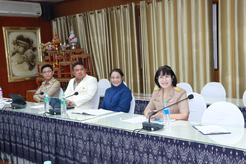 ร่วมประชุมมอบนโยบายการแก้ไขปัญหาหนี้สินครูและบุคลากรทางการศึกษา สำนักงานคณะกรรมการการศึกษาขั้นพื้นฐาน ผ่านระบบ Zoom meeting 5 IMG 1969