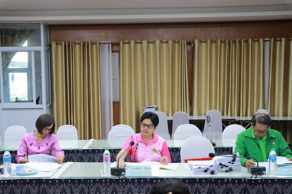 การประชุมคณะอนุกรรมการบริหารเงินทุนหมุนเวียนเขตพื้นที่การศึกษา 4 IMG 2222