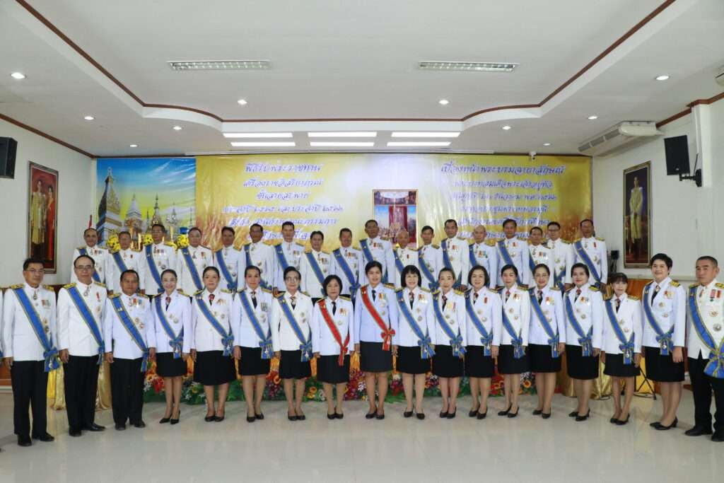 พิธีรับพระราชทานเครื่องราชอิสริยาภรณ์ ชั้นสายสะพายเบื้องหน้าพระบรมฉายาลักษณ์พระบาทสมเด็จพระเจ้าอยู่หัว ประจำปี 2565 และประจำปี 2566 4 IMG 2774