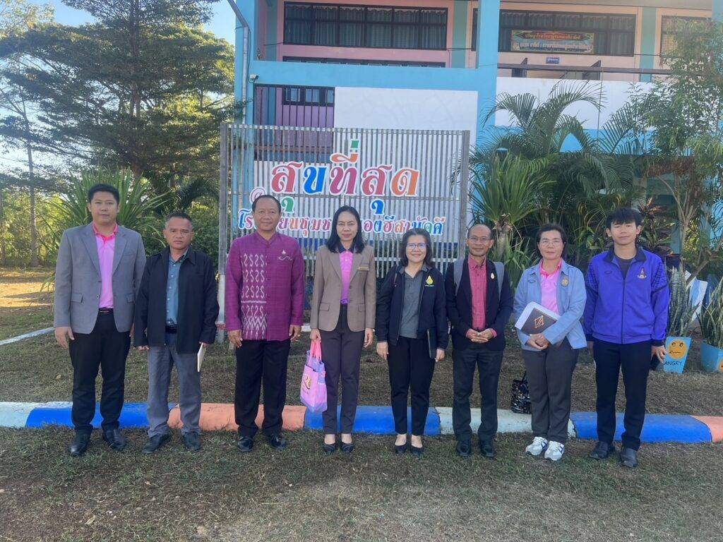 ลงพื้นที่นิเทศตามโครงการการพัฒนาโรงเรียนสู่การเป็นชุมชนแห่งการเรียนรู้ทางวิชาชีพ สำนักงานเขตพื้นที่การศึกษาประถมศึกษานครพนม เขต 1 1 S 48431192