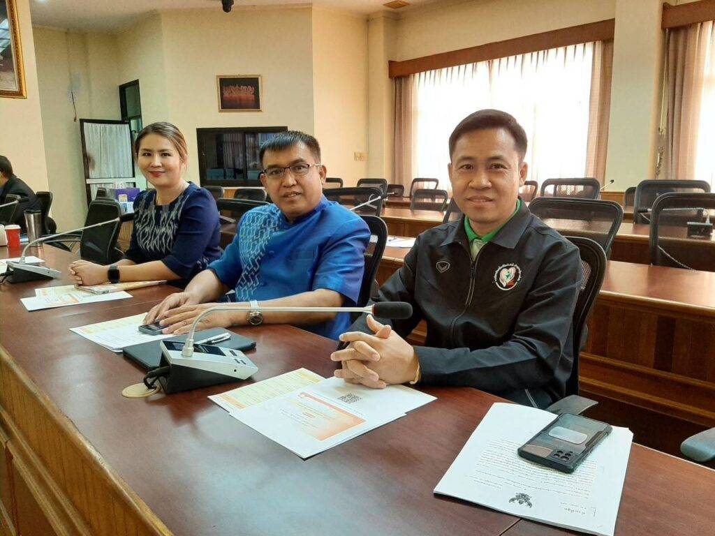 ร่วมประชุมคณะทำงานขับเคลื่อนการจัดการเรียนรู้ประวัติศาสตร์ หน้าที่พลเมือง และศีลธรรม จังหวัดนครพนม ปีงบประมาณ พ.ศ 2557 1 991563