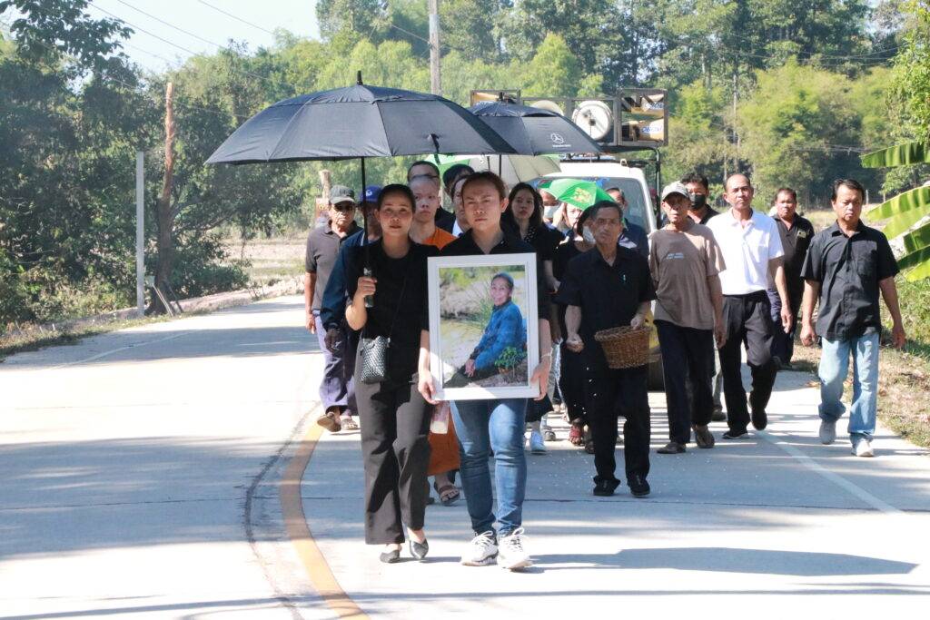 ร่วมเป็นเกียรติพิธีฌาปนกิจศพ คุณแม่ทม สุภาทอง 1 IMG 4862