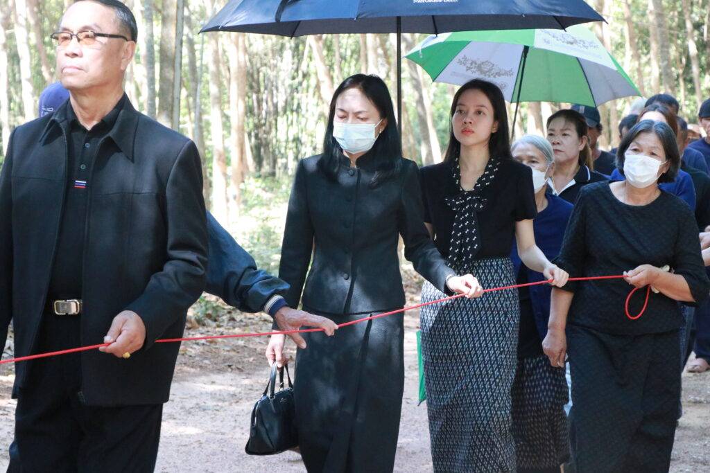 ร่วมเป็นเกียรติพิธีฌาปนกิจศพ คุณแม่ทม สุภาทอง 3 IMG 4886
