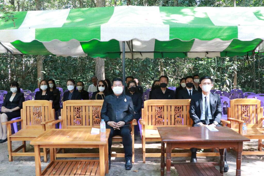 ร่วมเป็นเกียรติพิธีฌาปนกิจศพ คุณแม่ทม สุภาทอง 4 IMG 4926