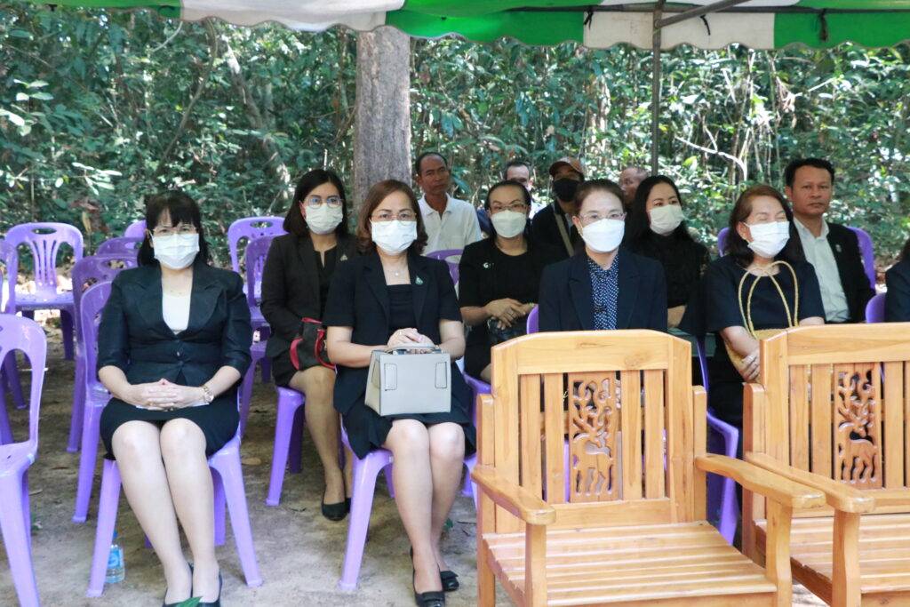 ร่วมเป็นเกียรติพิธีฌาปนกิจศพ คุณแม่ทม สุภาทอง 10 IMG 4941