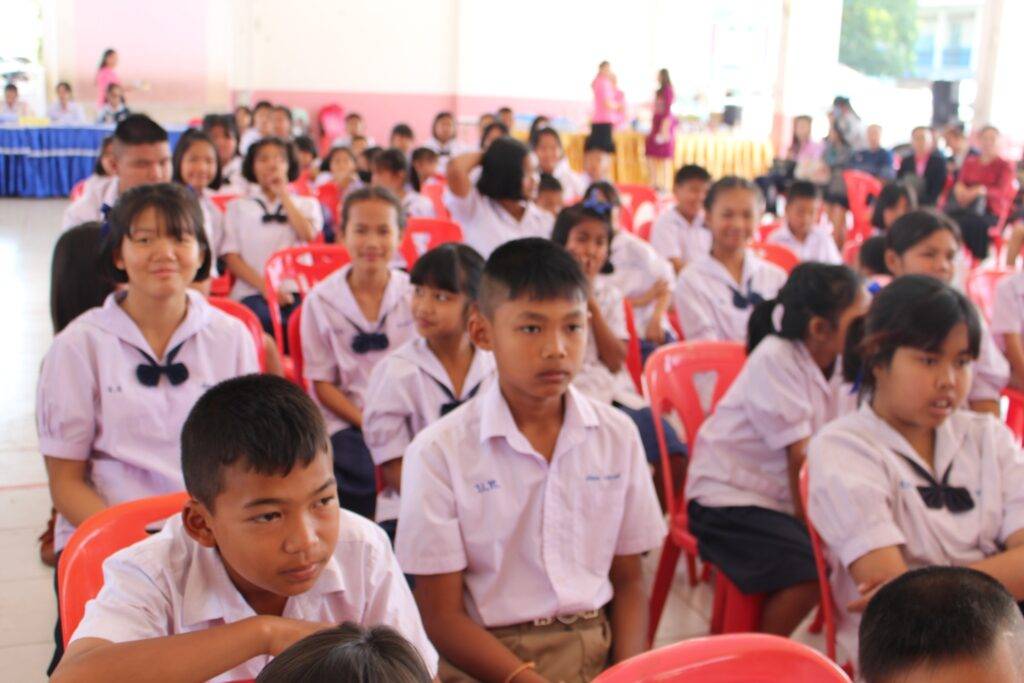 พิธีมอบทุนการศึกษา โดยมูลนิธิเพื่อการศึกษาสำนักงานการประถมศึกษาอำเภอนาแก - วังยาง ณ หอประชุมโรงเรียนนาแกผดุงราชกิจเจริญ 9 LINE ALBUM 10.01.67 ๒๔๐๑๑๐ 96