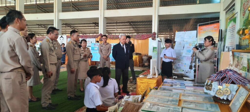 ร่วมต้อนรับประธานองคมนตรี ท่านสุรยุทธ์ จุลานนท์ ในการตรวจเยี่ยมโรงพยาบาลสมเด็จพระยุพราชธาตุพนม 5 79082