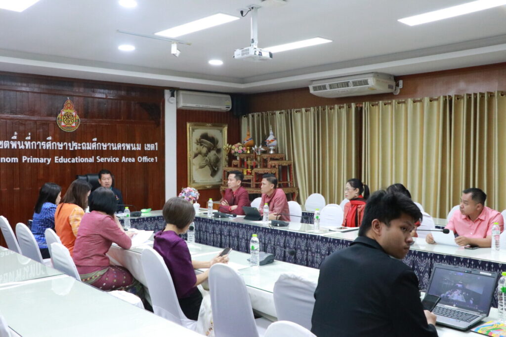 การประชุมคณะกรรมการเตรียมงานโครงการประชุมคณะกรรมการการศึกษาขั้นพื้นฐานนอกสถานที่ (กพฐ.สัญจร) และ ร่วมประชุมการขับเคลื่อนสถานีแก้หนี้ สำนักงานเขตพื้นที่การศึกษา 5 IMG 7107
