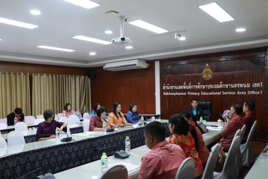 การประชุมคณะกรรมการเตรียมงานโครงการประชุมคณะกรรมการการศึกษาขั้นพื้นฐานนอกสถานที่ (กพฐ.สัญจร) และ ร่วมประชุมการขับเคลื่อนสถานีแก้หนี้ สำนักงานเขตพื้นที่การศึกษา 6 IMG 7109