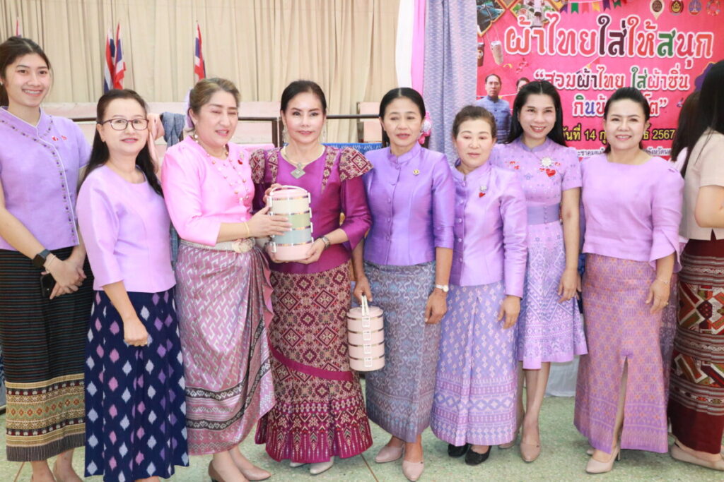 ร่วมกิจกรรม “สวมผ้าไทย ใส่ผ้าซิ่น กินข้าวปิ่นโต” ณ ศาลาประชาคมยงใจยุทธ 3 IMG 7508